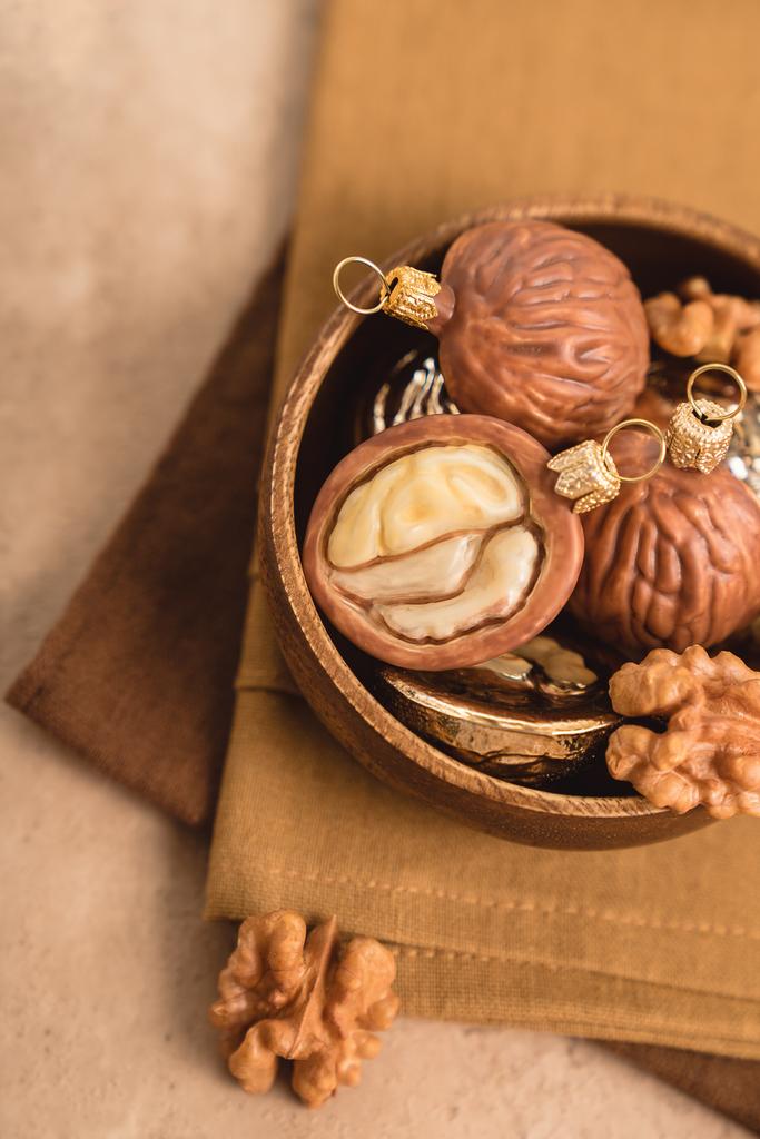 Елочная игрушка "1/2 Грецкого Орешка натурального"