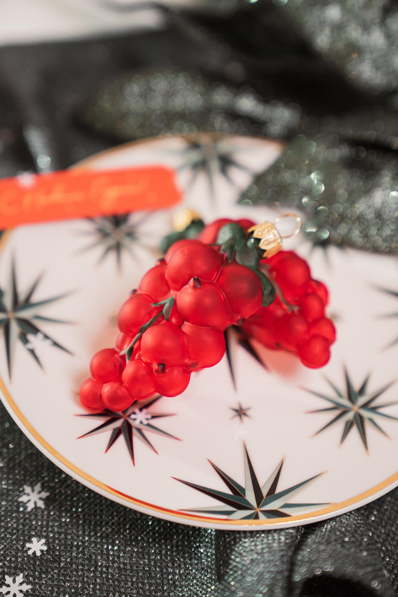 Елочная игрушка "Красная смородина матовая"