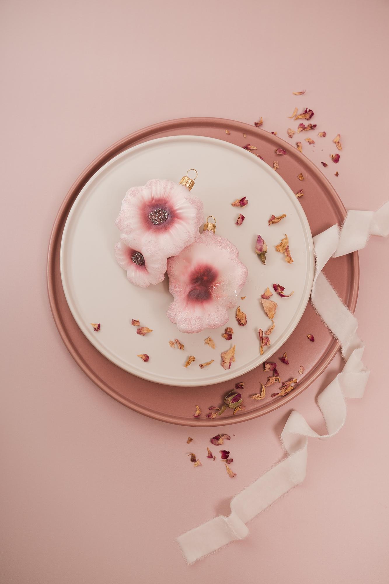 Елочная игрушка "Цветок японской розы"