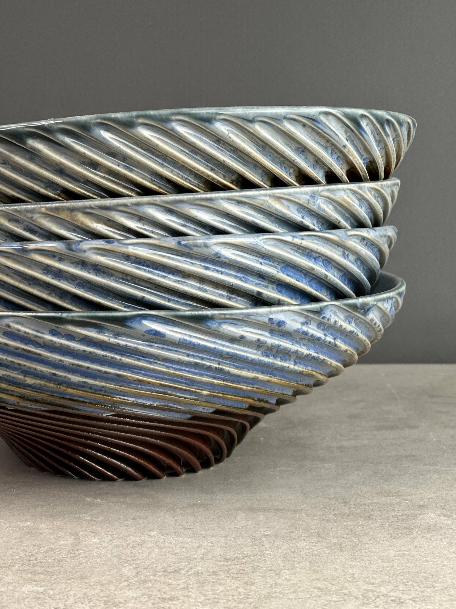 Салатник с резным краем. Диаметр 23/7см