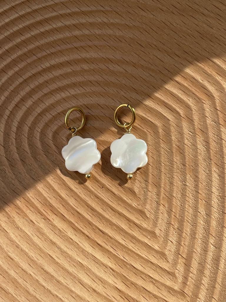 Подвески из перламутра Цветочек