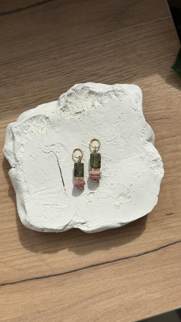 Подвески из родохрозита и яшмы