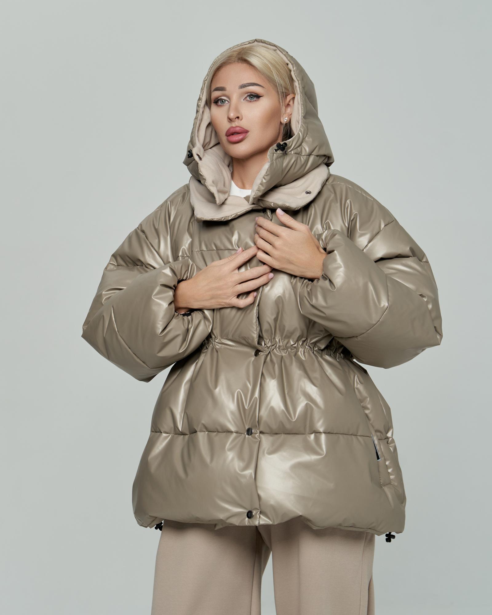 Пуховик бежево-золотистый на кулиске