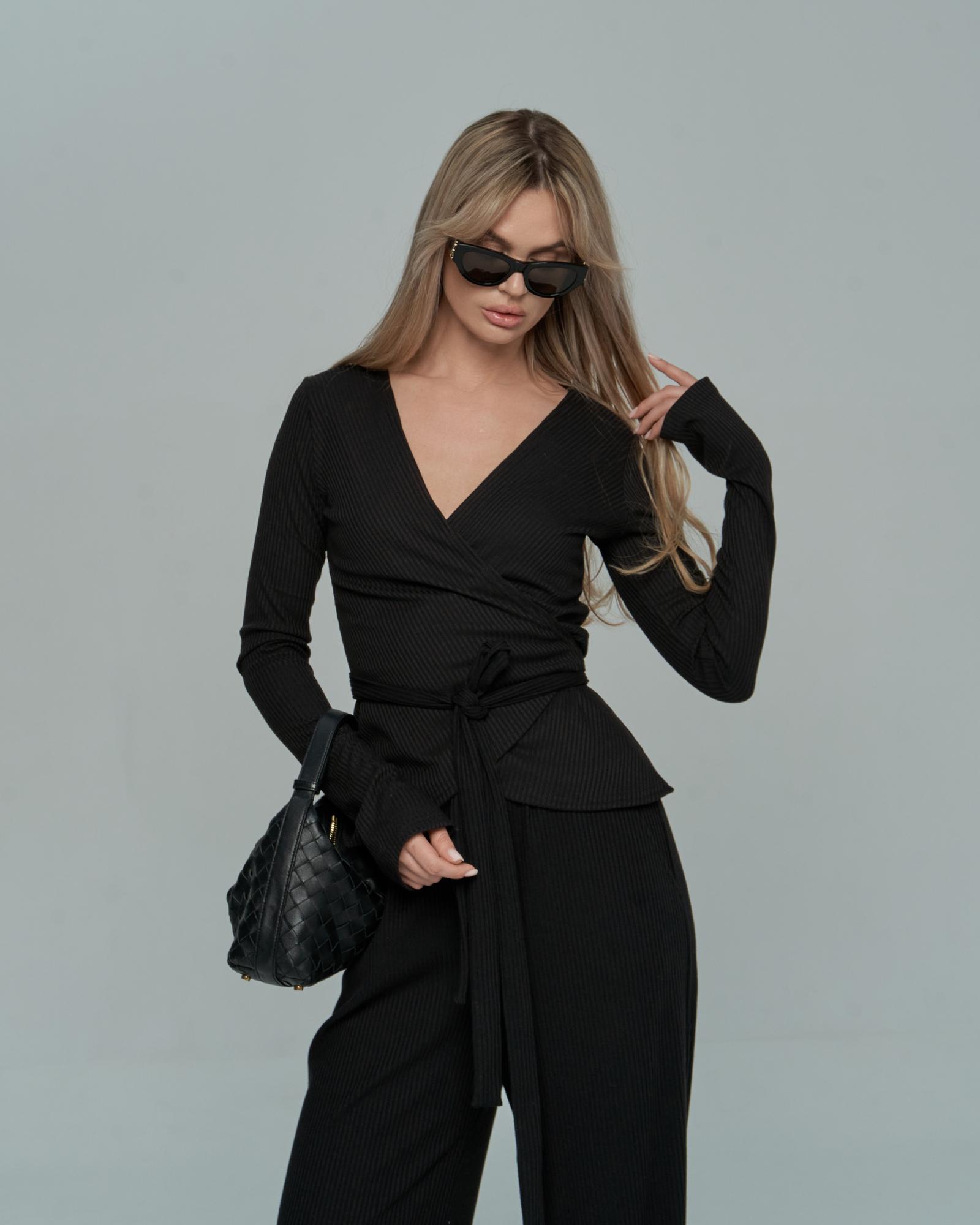 Лонгслив на запах черный лапша