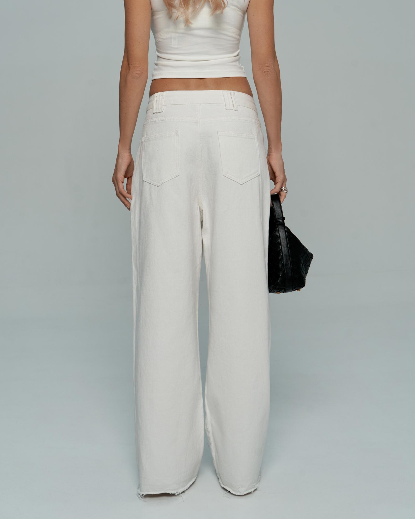 Джинсы белые