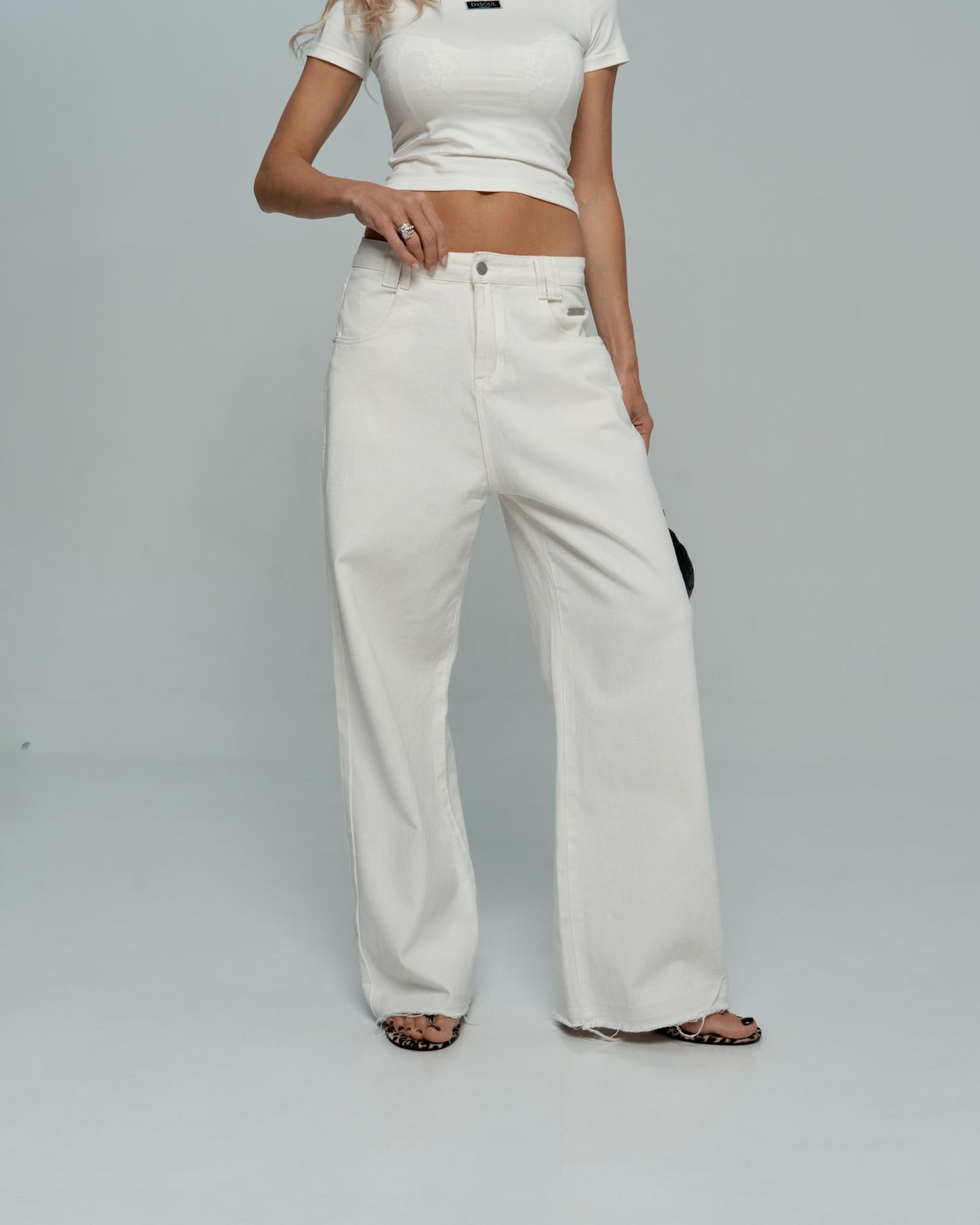 Джинсы белые