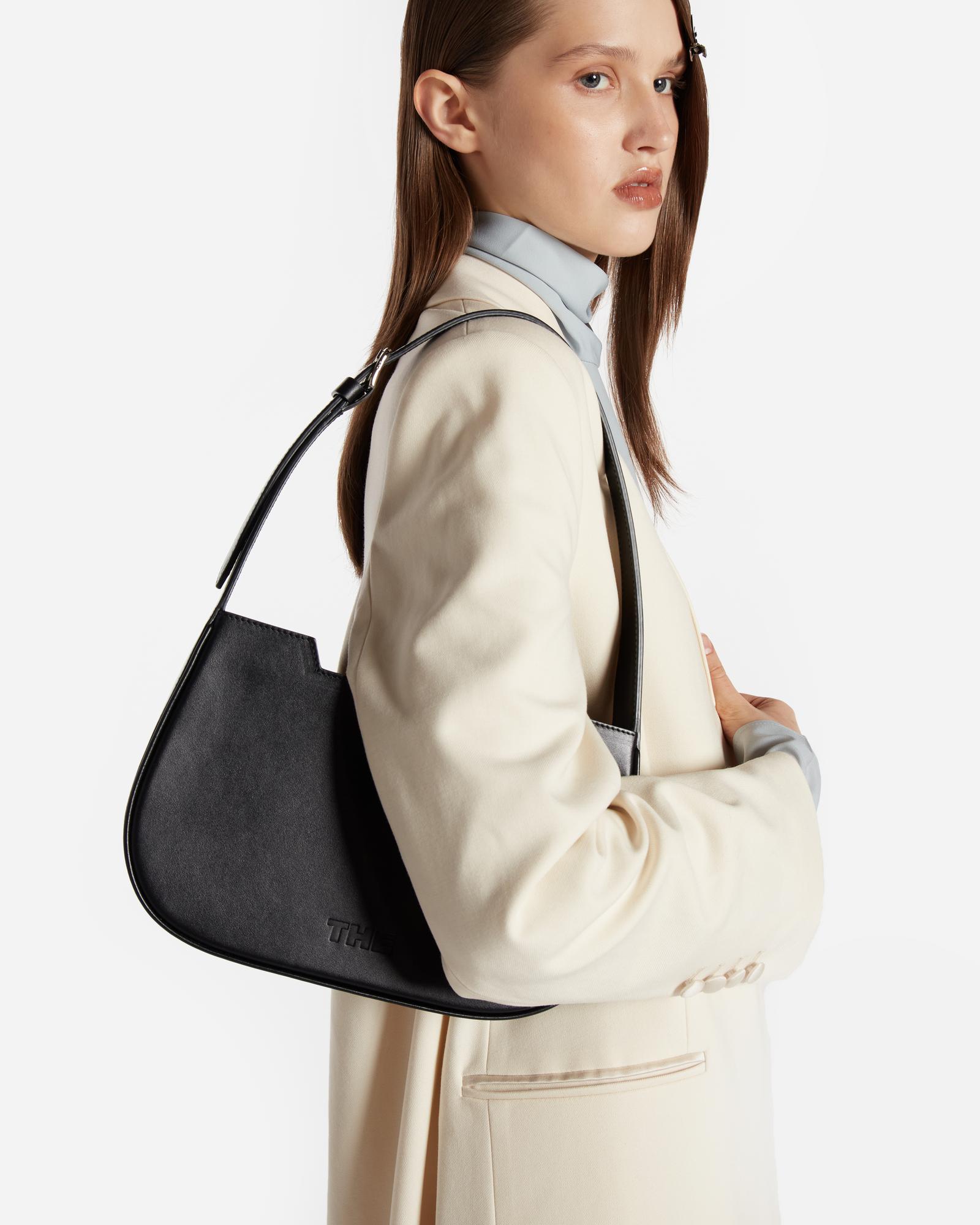 THE GUITAR PICK NOIR