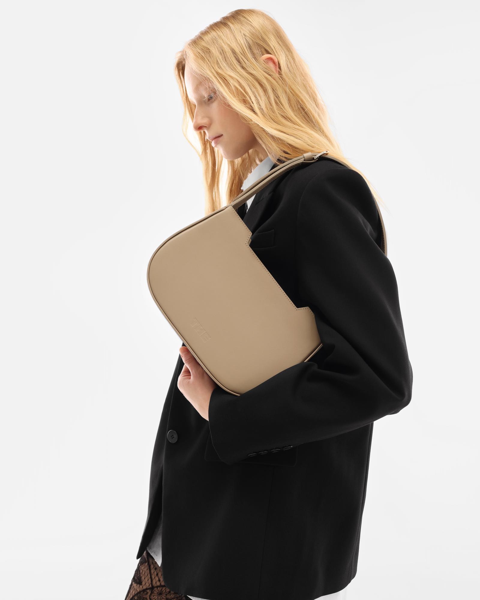 THE GUITAR PICK SAND