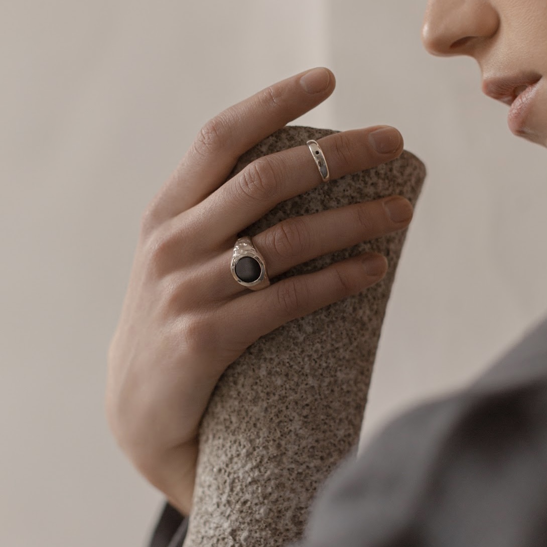 Кольцо ИДЖЕН с чёрным ониксом - IJEN