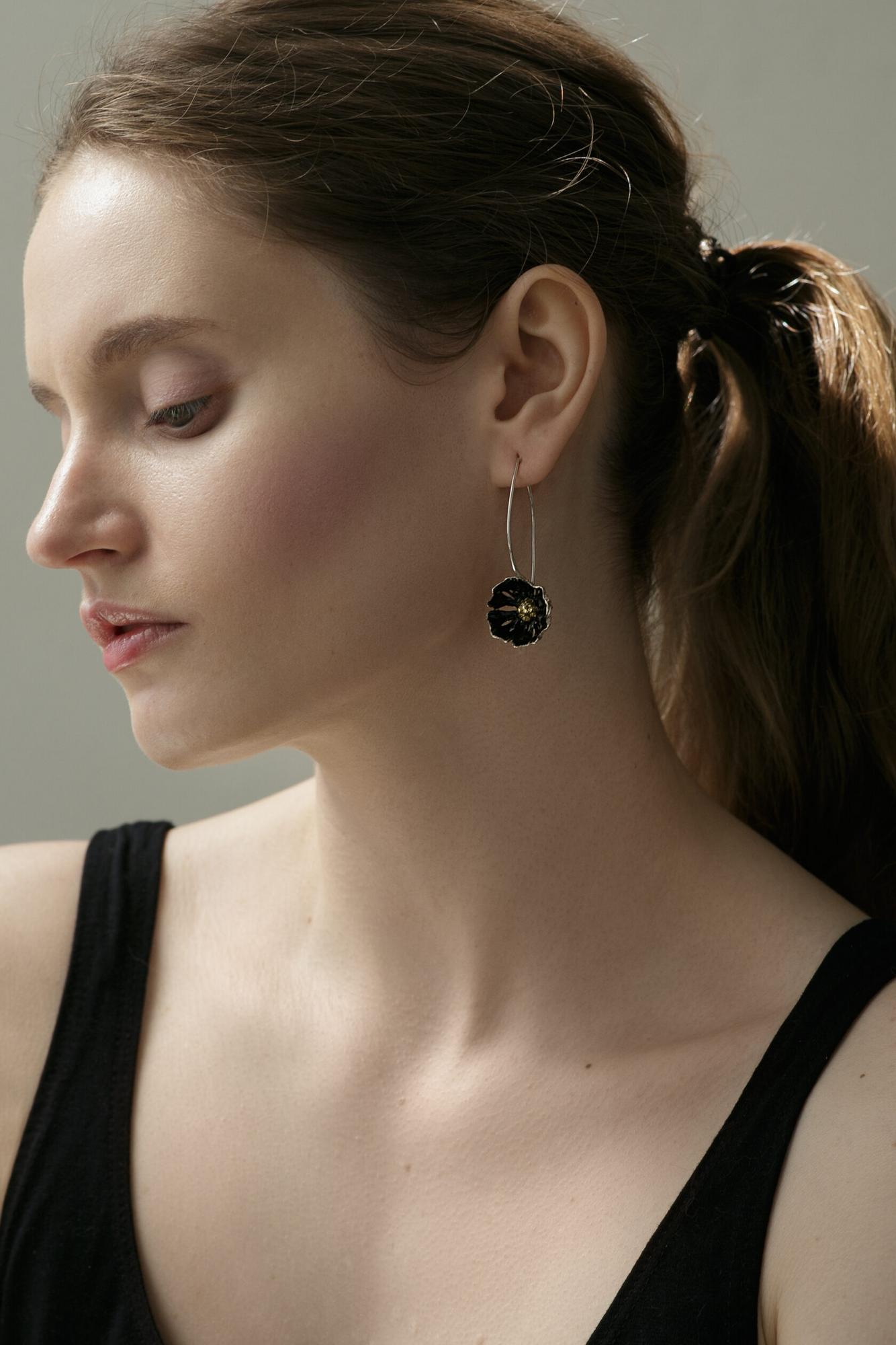 Серьги Маки черные с латунным конфетти