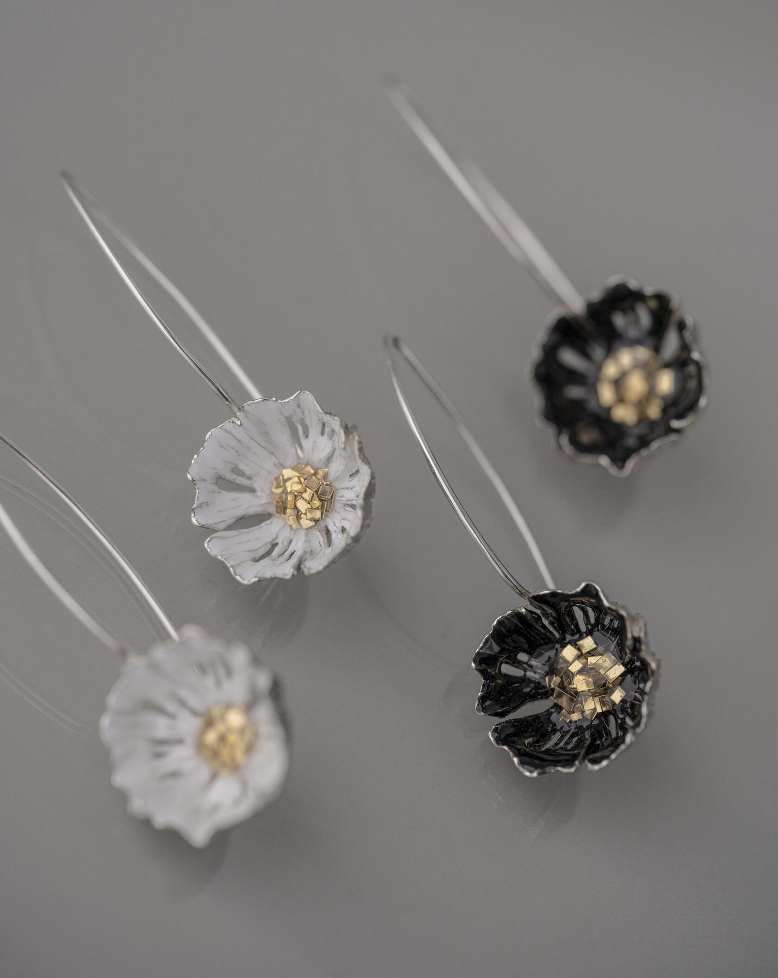 Серьги Маки черные с латунным конфетти