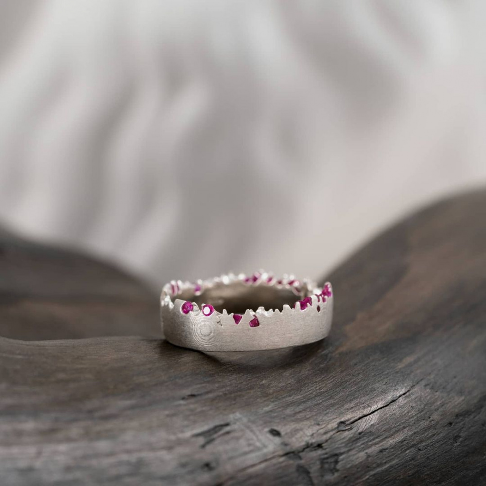 Кольцо Венец лесного короля с красными камнями