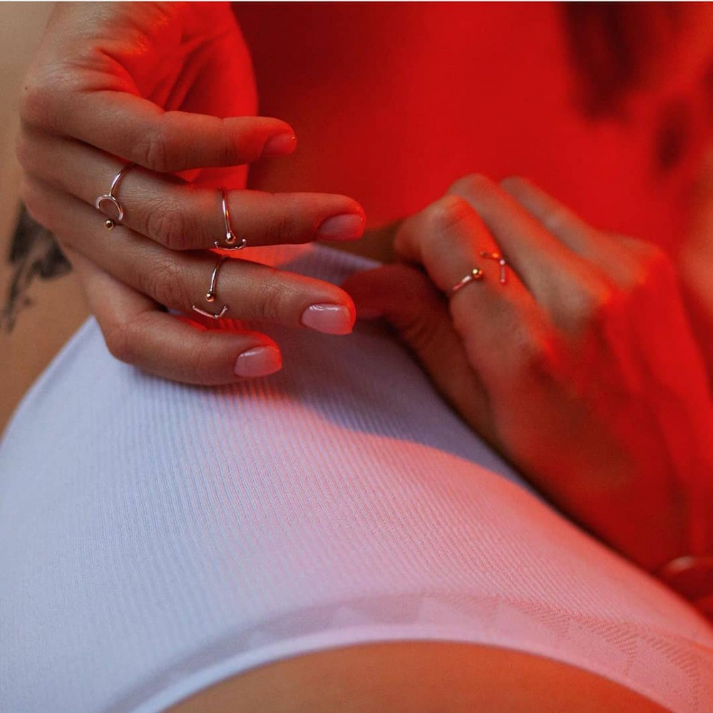 Кольцо полукруг с латунной каплей