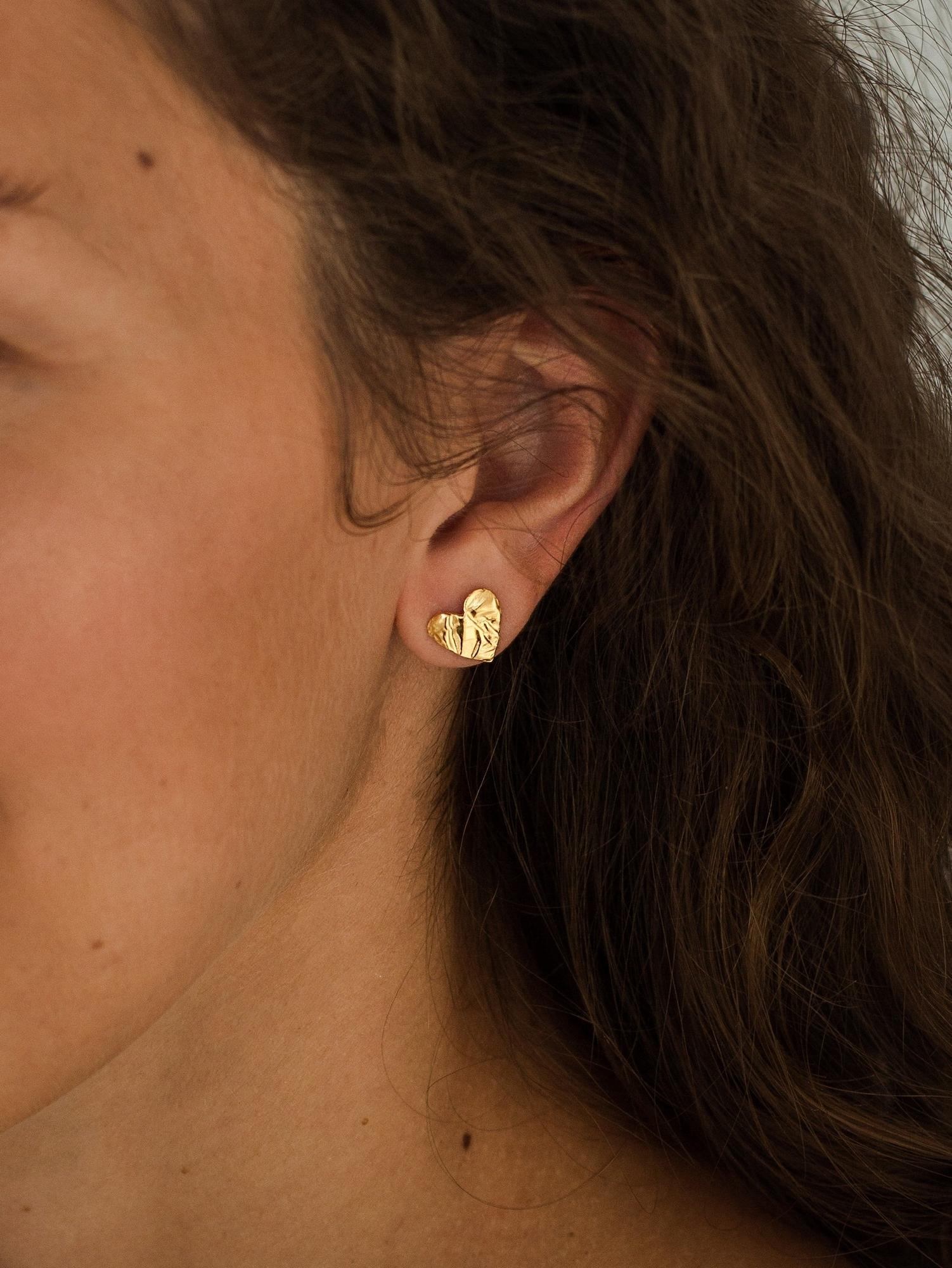 Серьги-пусеты Сердца Фолио - Folio с позолотой