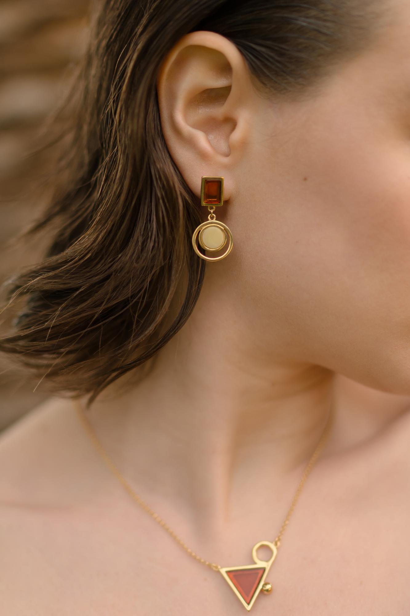 Серьги с натуральным янтарем биколор