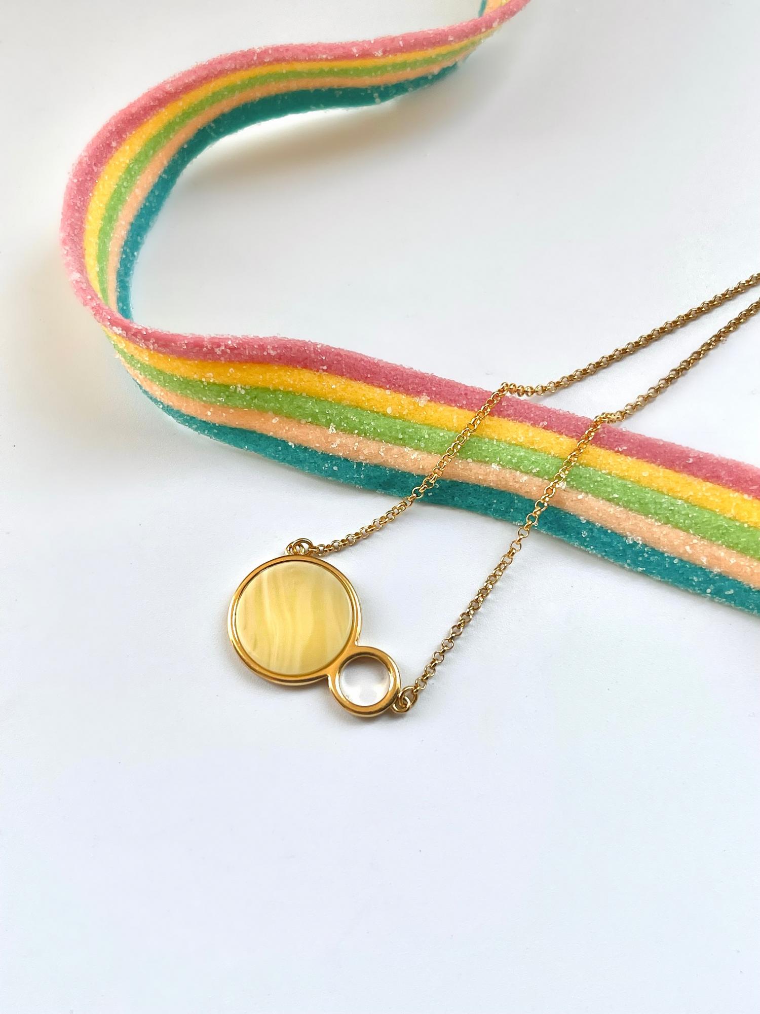 Колье с натуральным молочным янтарем