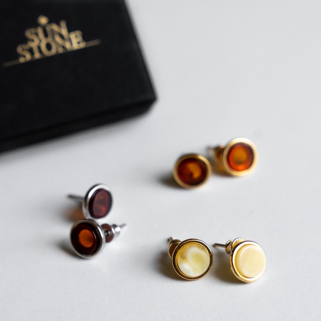 Серьги-пусеты с молочным янтарем