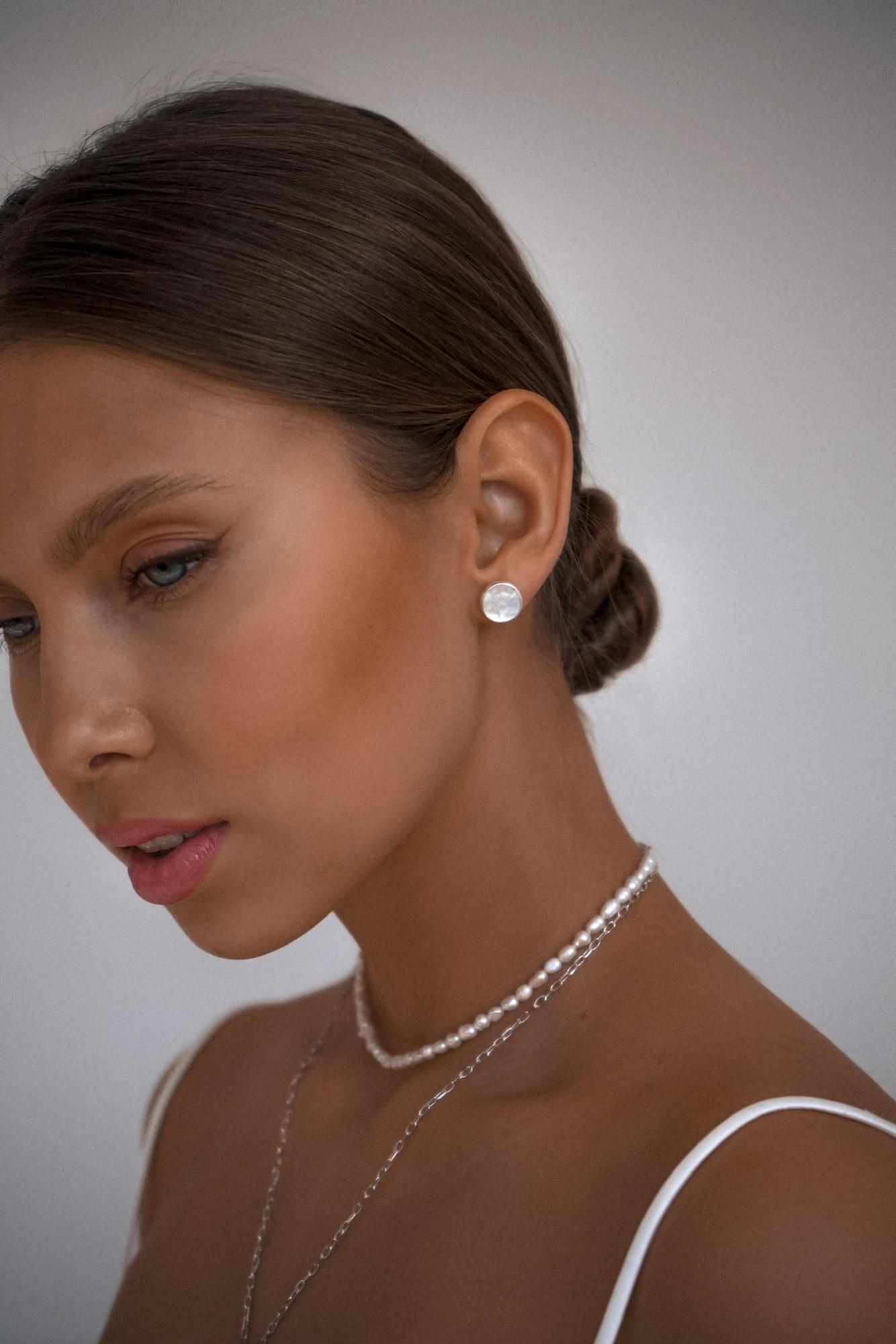 Серьги-пусеты с перламутром