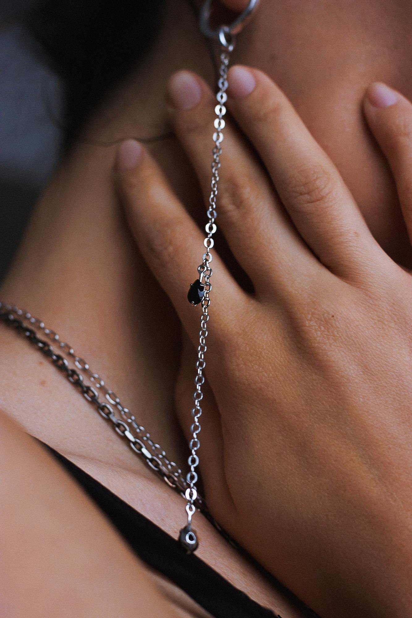 Серебряная подвеска с черным агатом