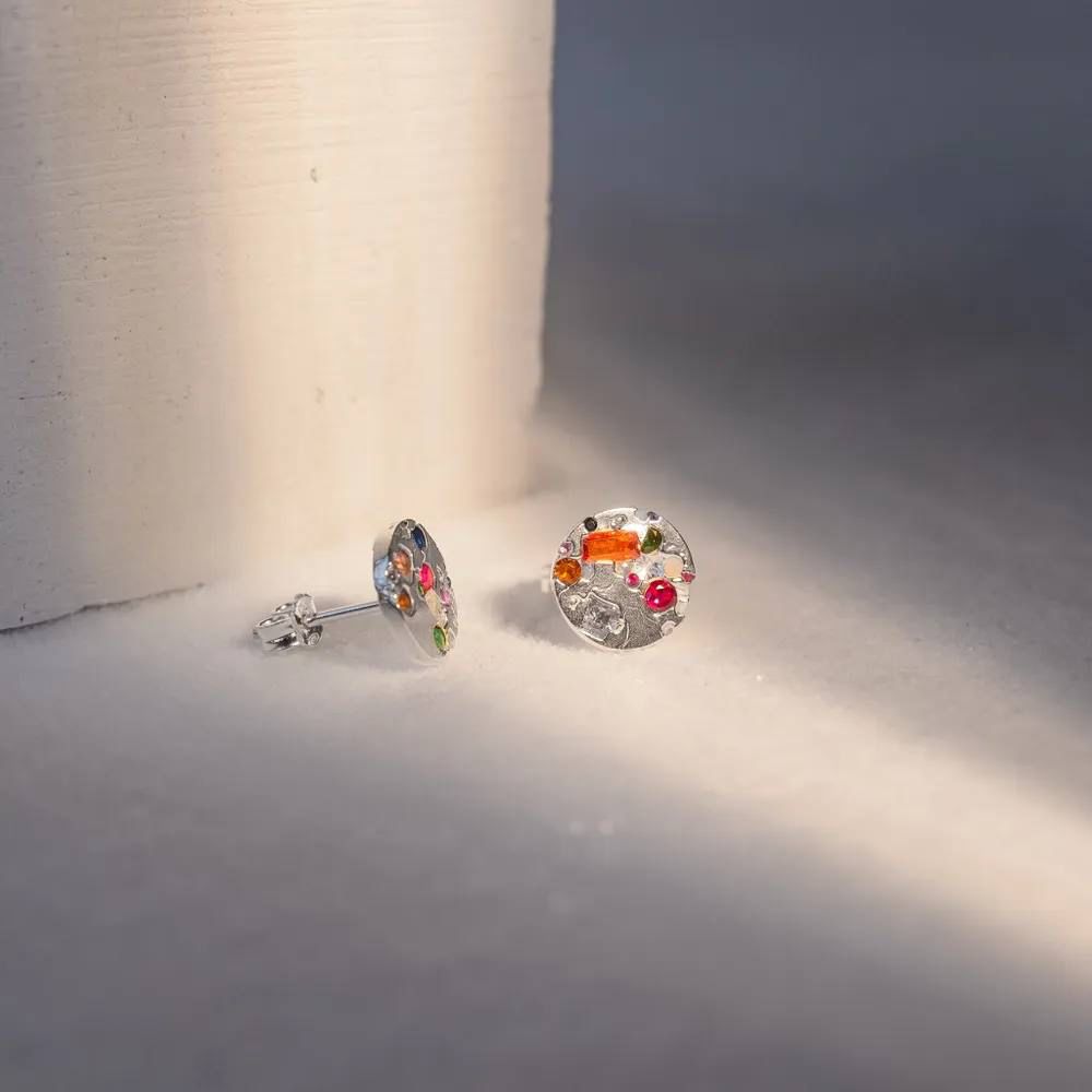 Серьги -пусеты c вплавленными камнями