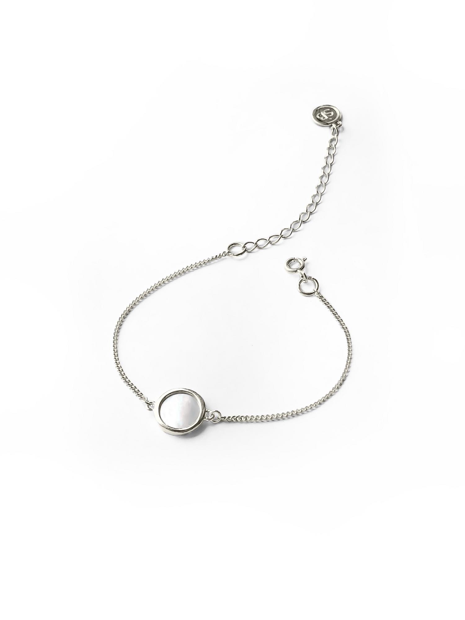 Серебряный браслет с перламутром