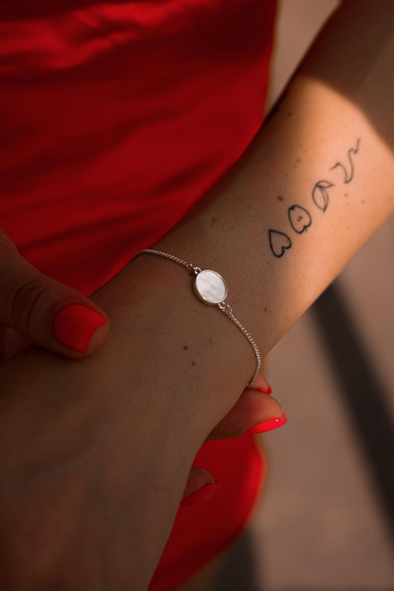 Серебряный браслет с перламутром