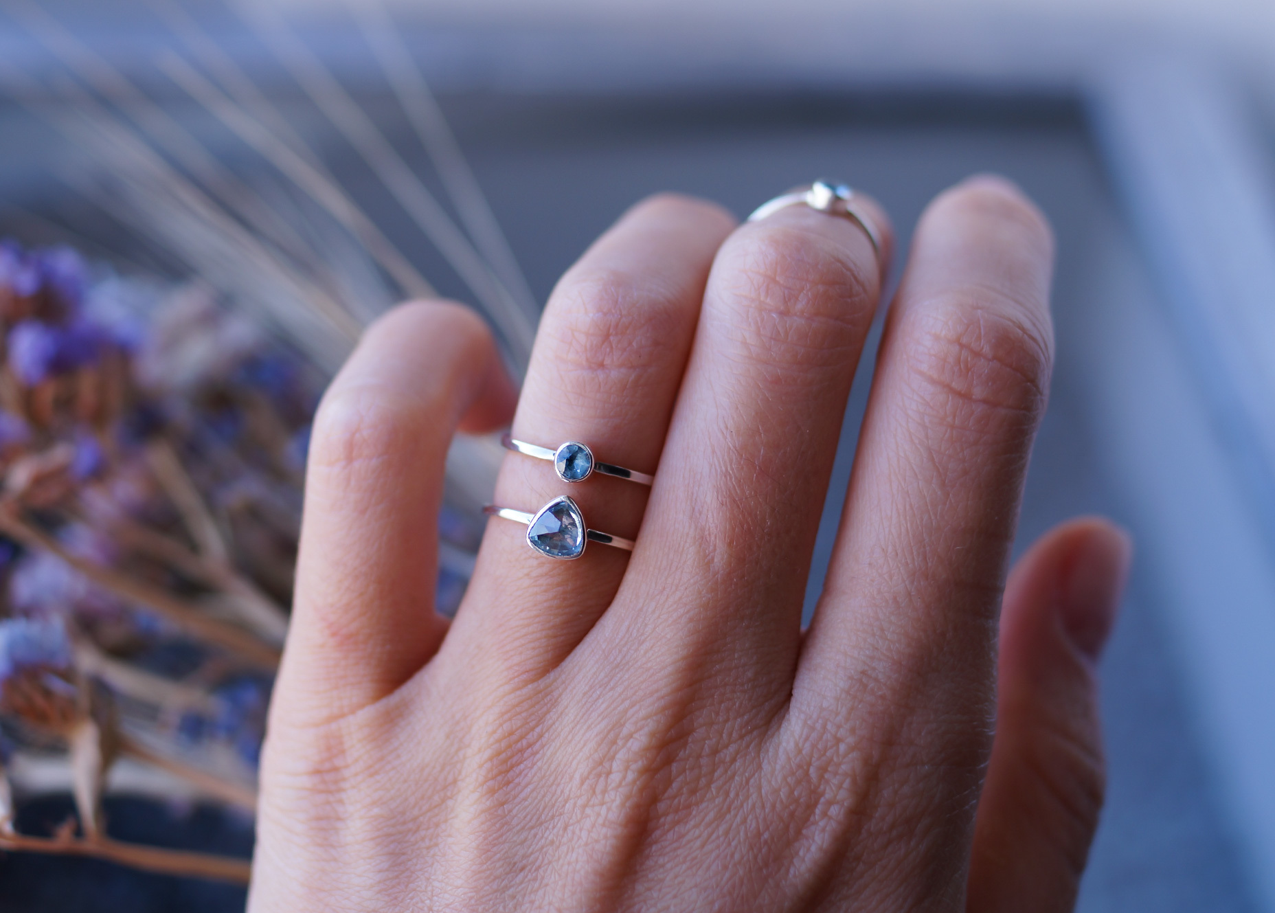 ДВОЙНОЕ КОЛЬЦО С ТОПАЗАМИ