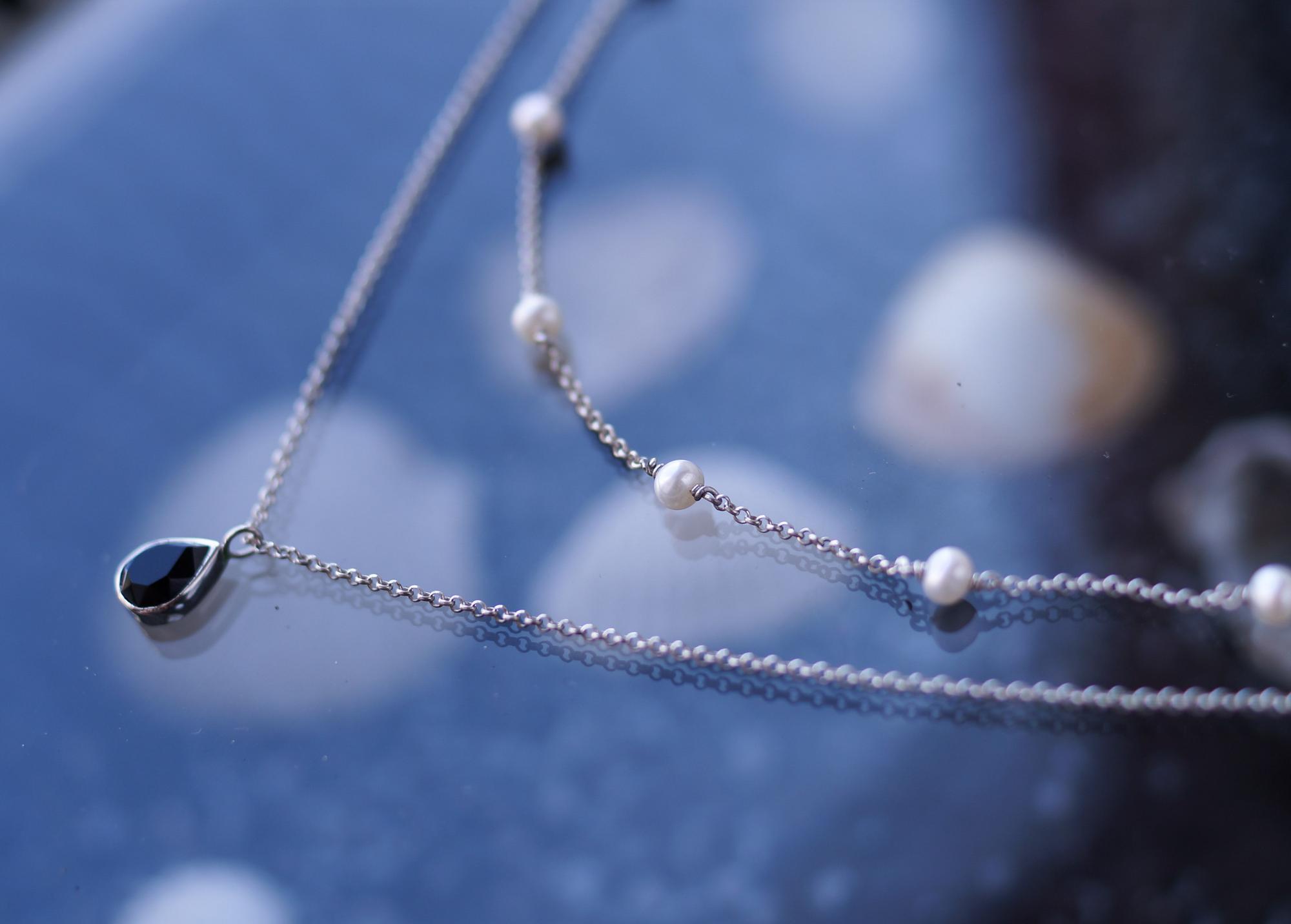 МНОГОУРОВНЕВОЕ КОЛЬЕ ЖЕМЧУГ И ЧЕРНЫЙ ОНИКС