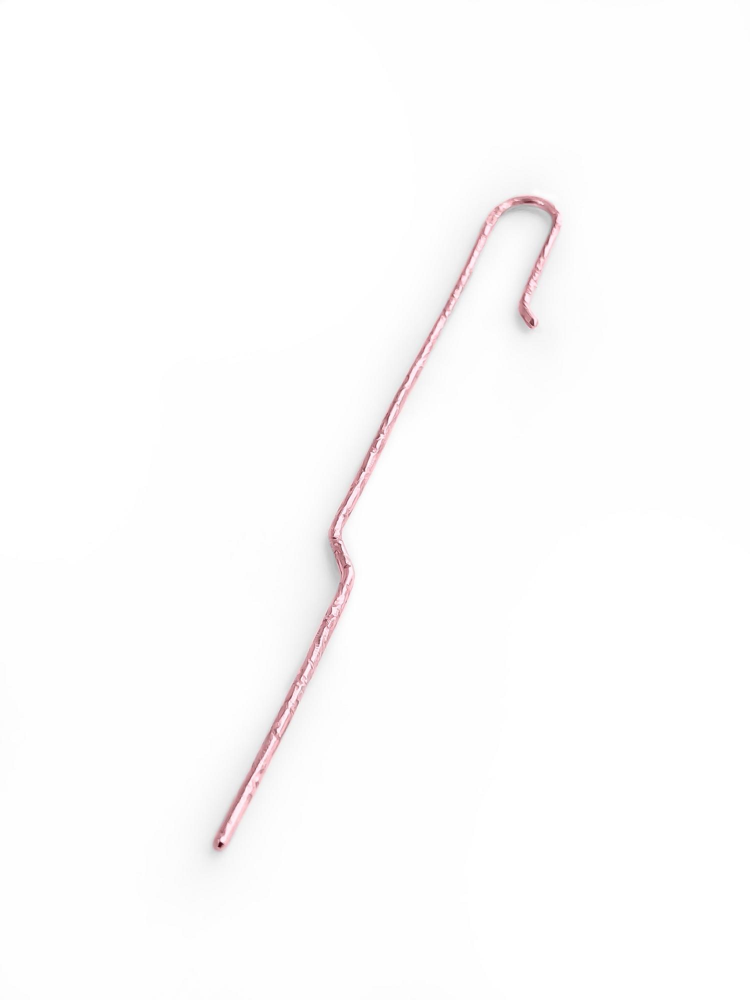 Серебряный кафф-шпилька розового цвета