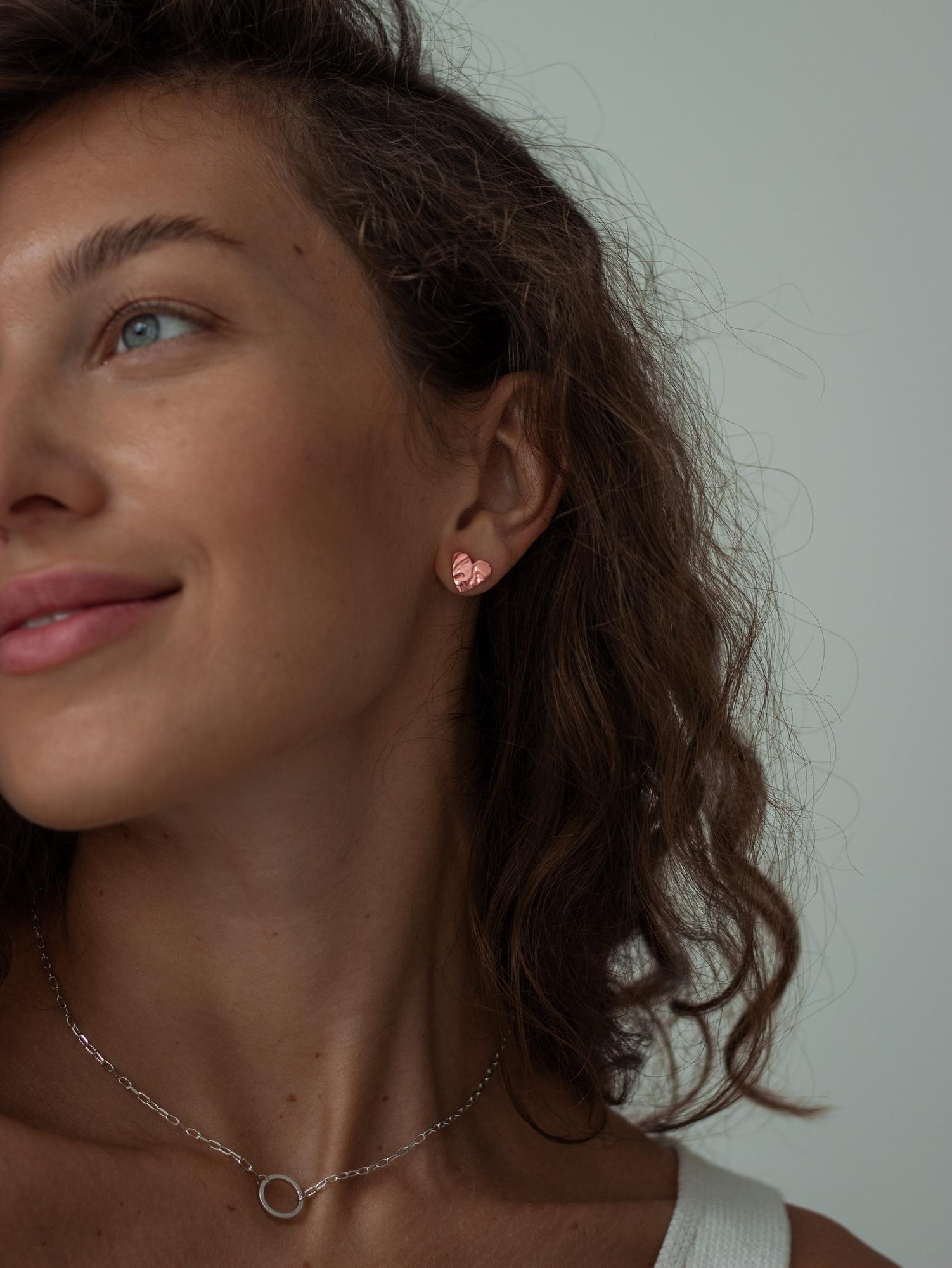 Серьги-пусеты сердца Фолио - Folio розовые