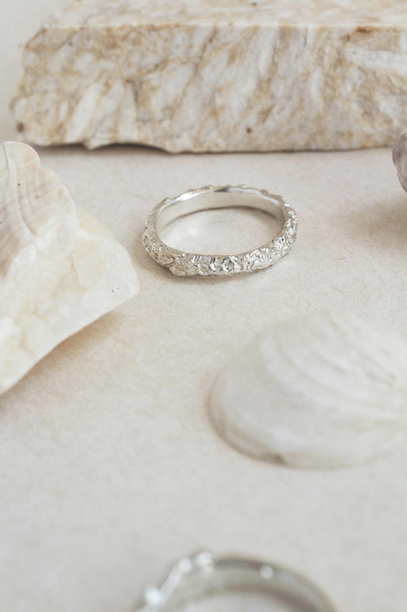 Кольцо "Любить каждую впадинку"