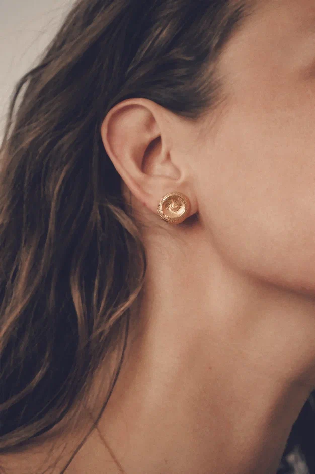 Серьги-пусеты  "Завиток ракушки"