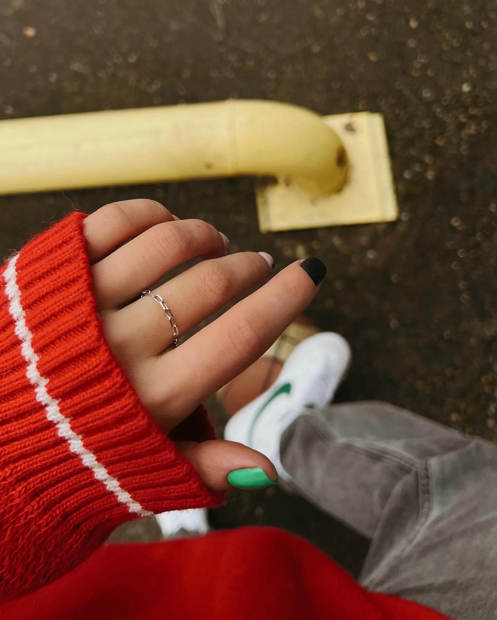 Серебряное кольцо-цепочка