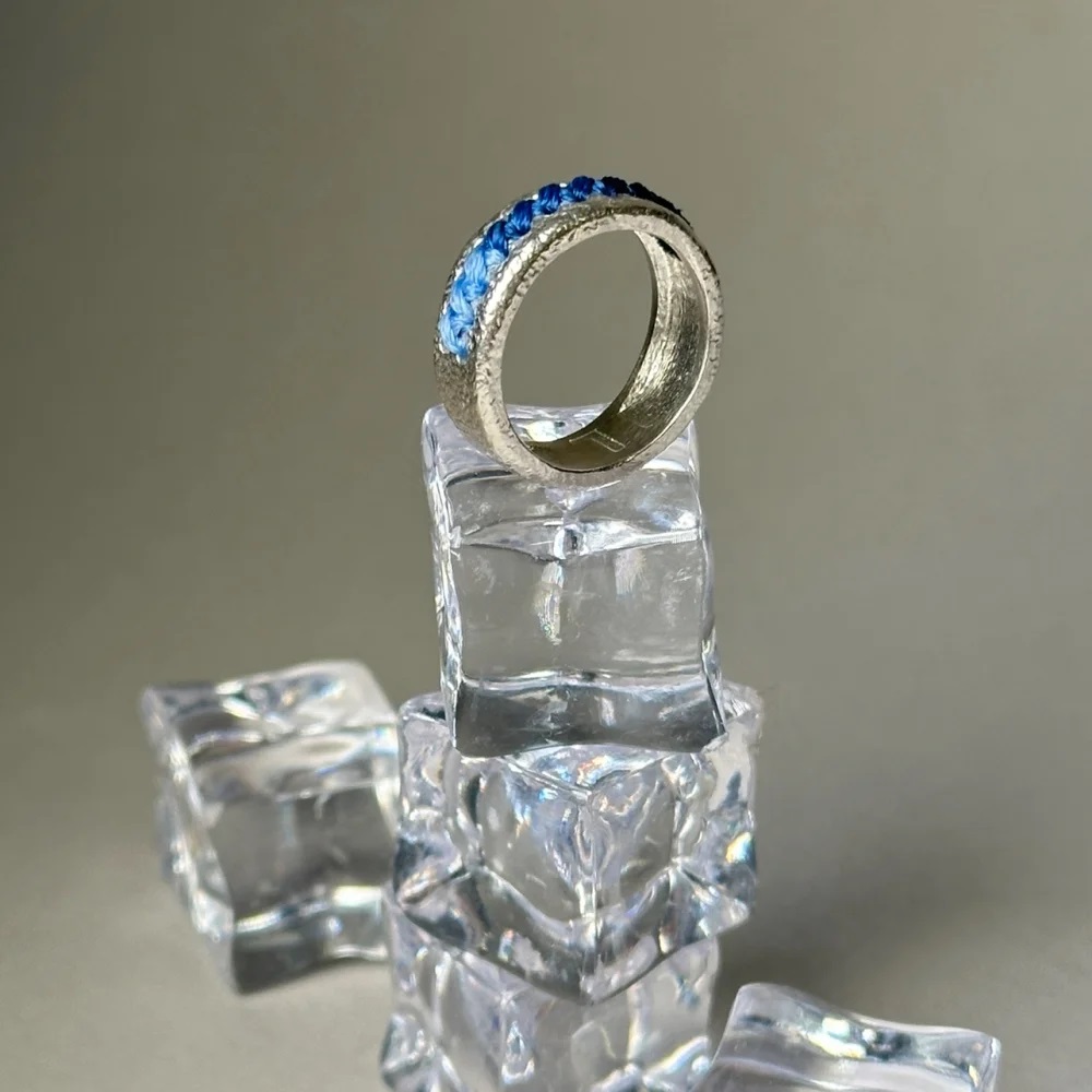 Кольцо с синей нитью R5001SB