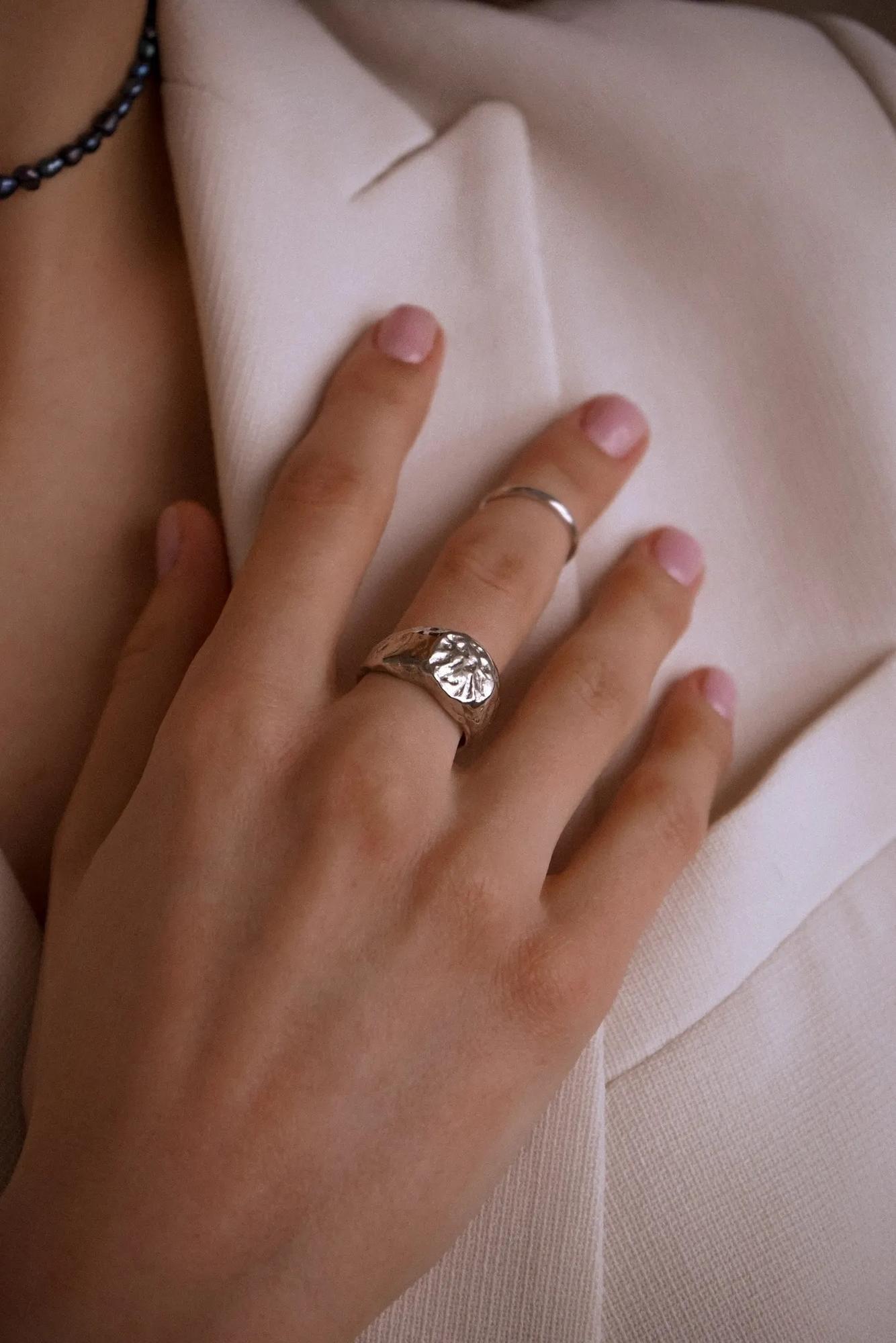 Серебряное кольцо-печатка Арт - Art