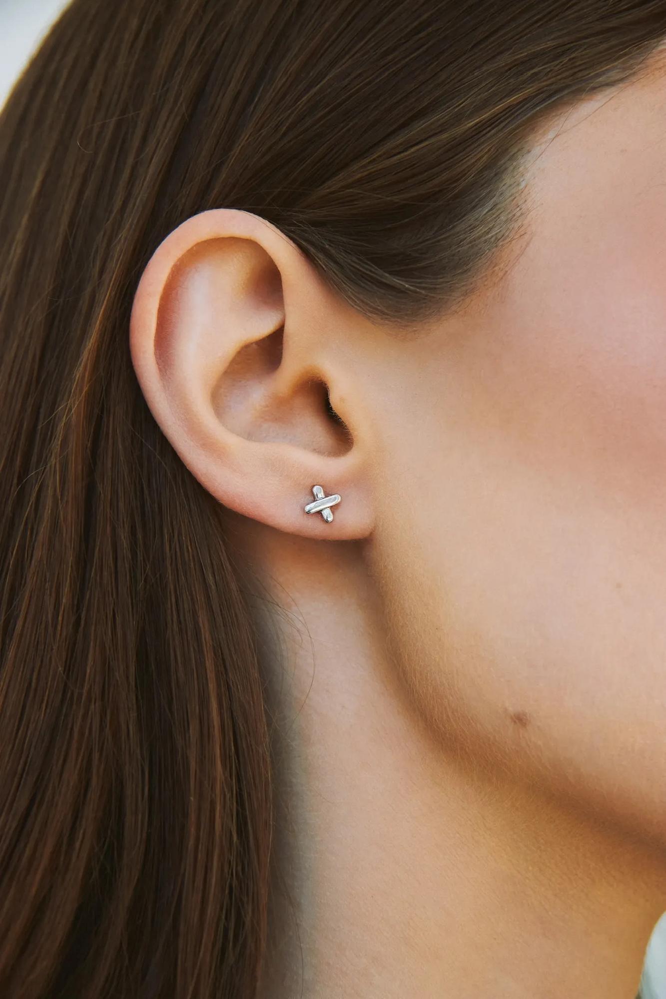 Серебряные серьги-пусеты «Вышивка»