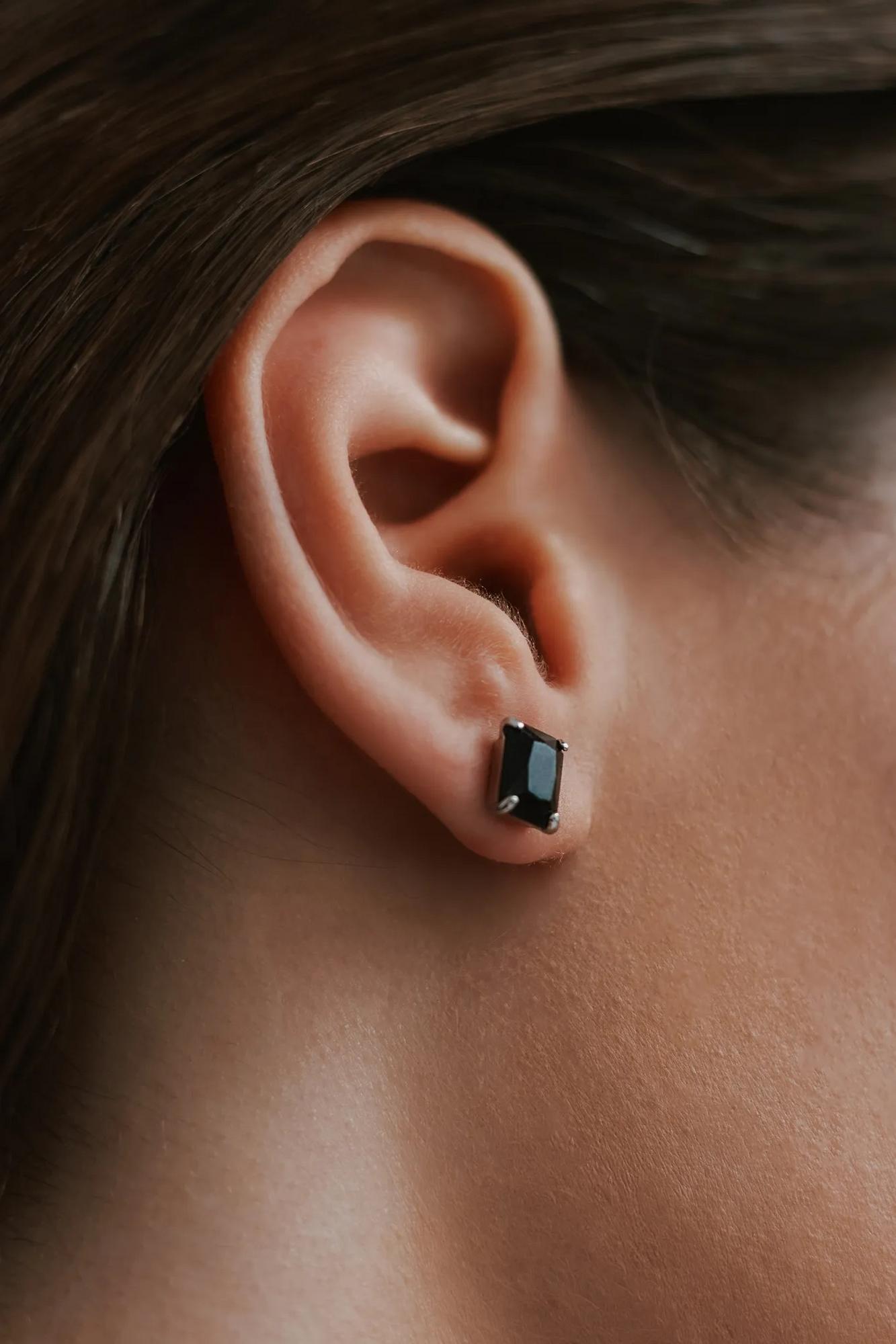 Серебряные серьги-пусеты «Лед» с черным агатом