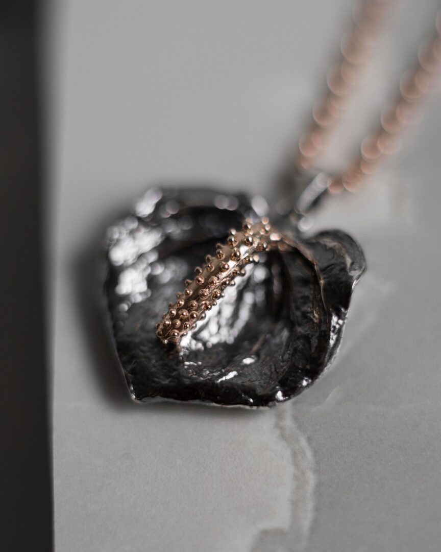 Подвеска Антуриум (позолоченный пестик)