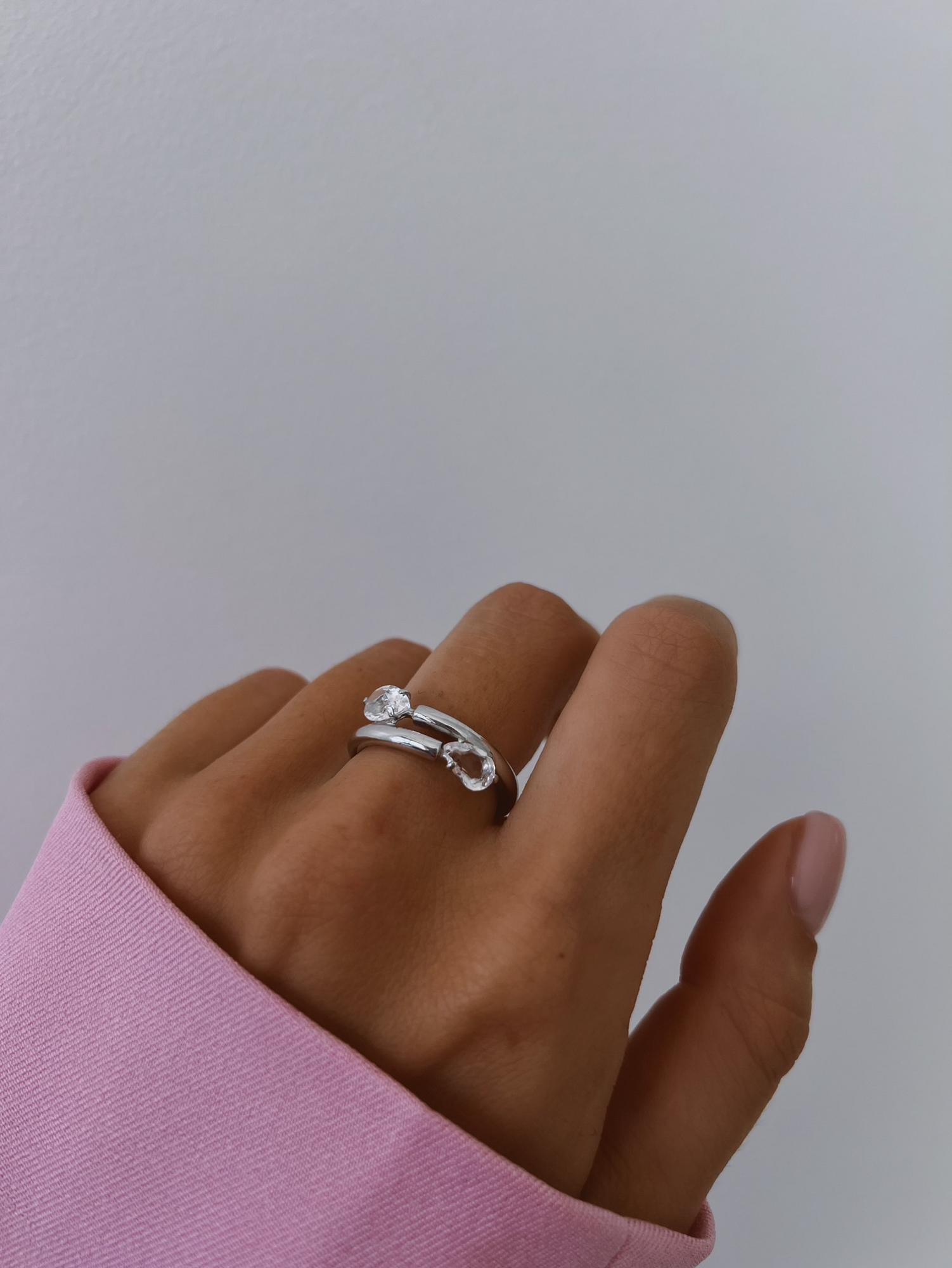 Серебряное кольцо «Лед» с каплями хрусталя