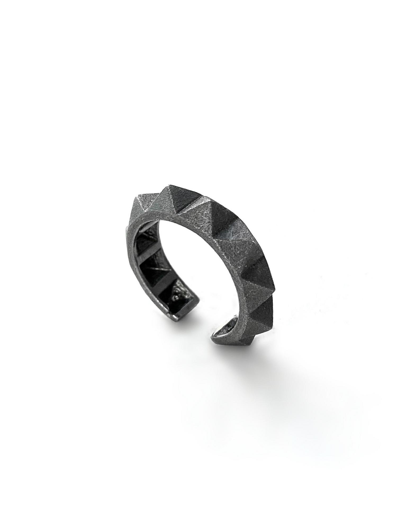 Серебряная серьга-кафф «ШИПение» черная