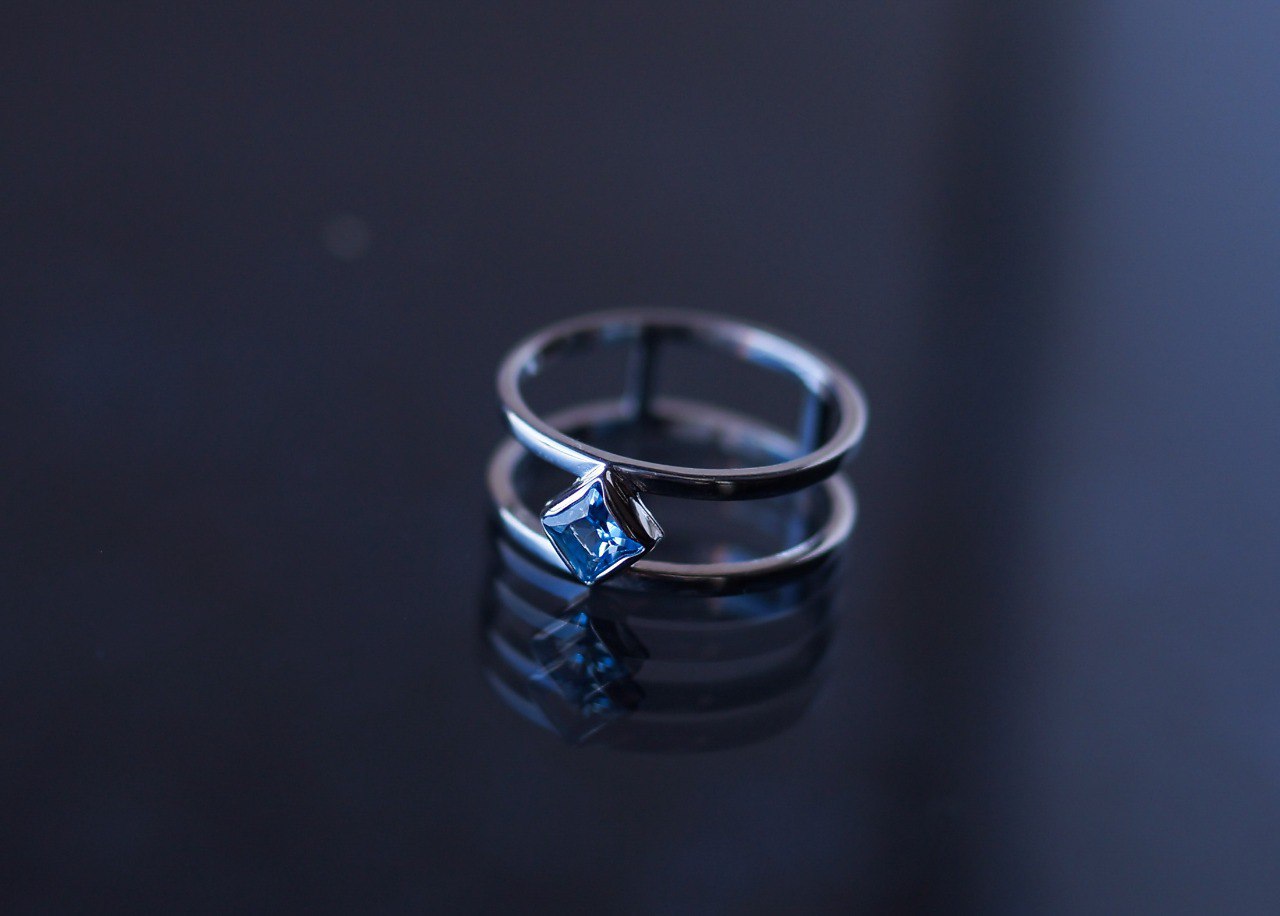 КОЛЬЦО НА ВЕРХНЮЮ ФАЛАНГУ С ТОПАЗОМ