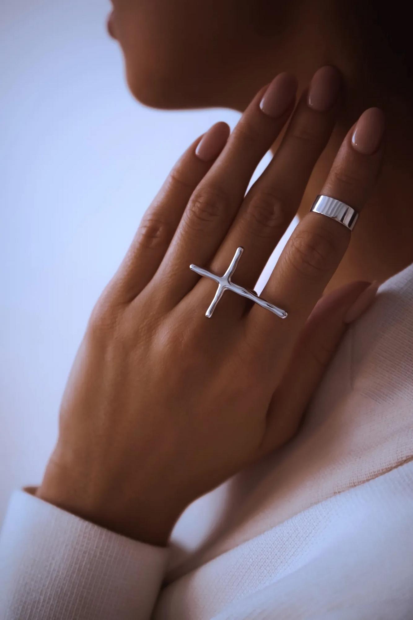 Серебряное кольцо крестик «Слияние»