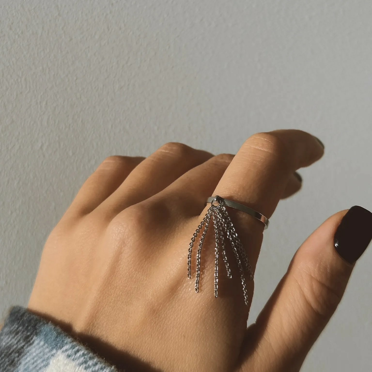 Серебряное кольцо узкое с кистью