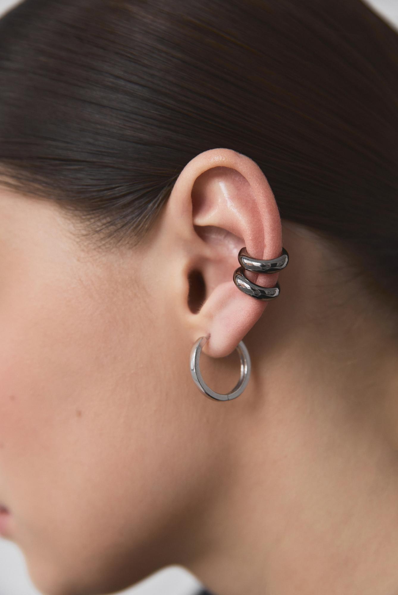 Серебряная объемная серьга-кафф в черном цвете - Bubble black