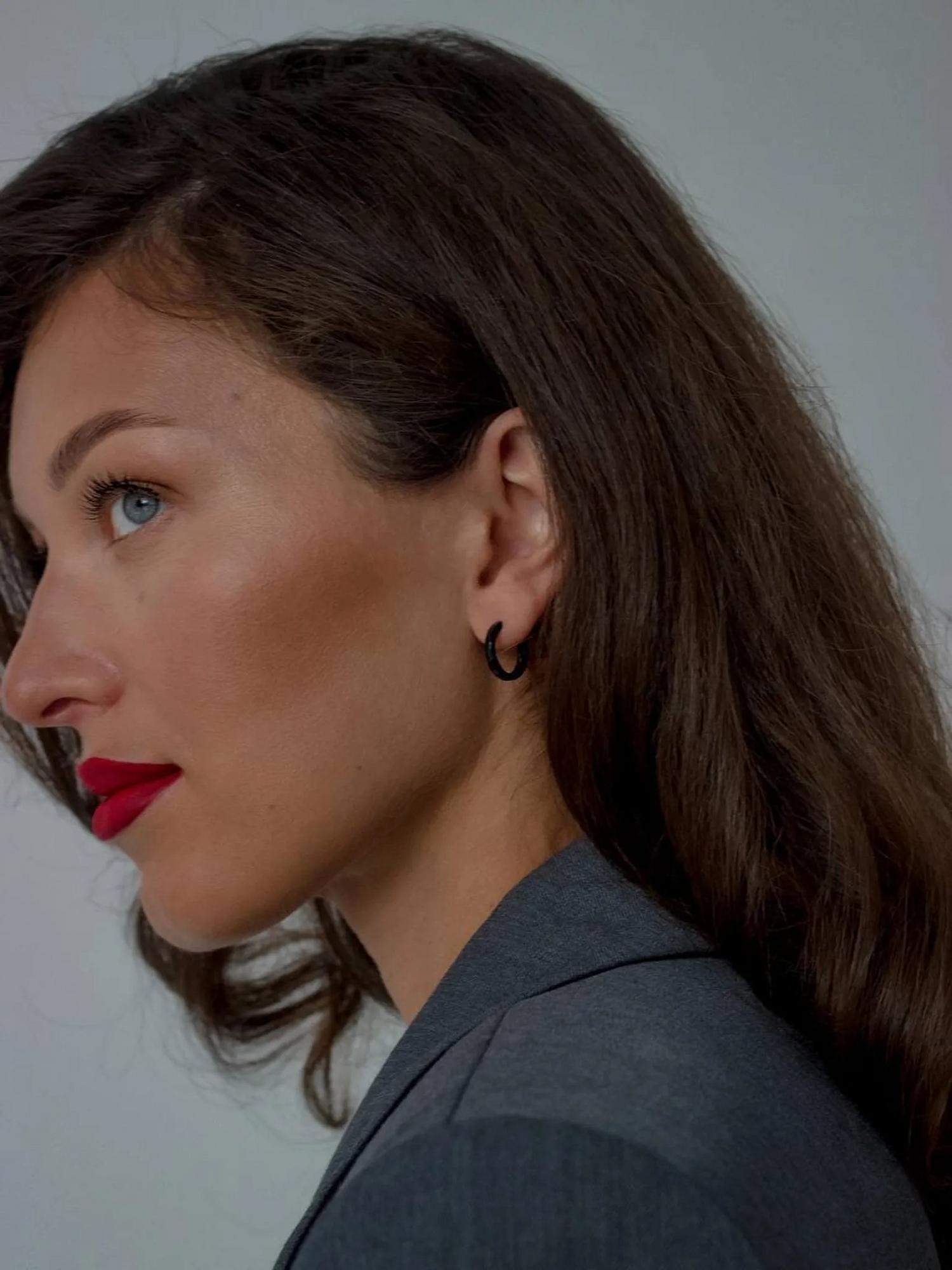 Серебряная черная моносерьга (Black) 15 мм