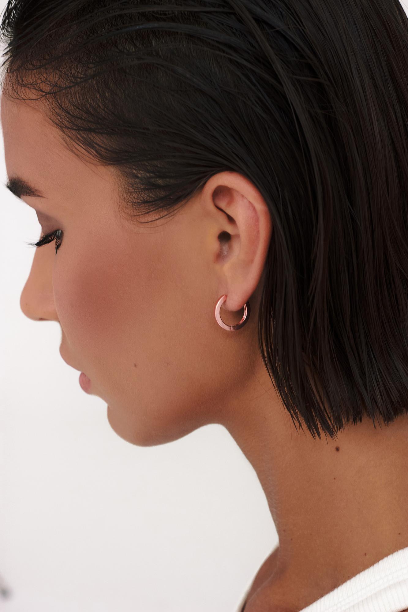 Базовые серебряные серьги-кольца нежного розового оттенка (Base pink) 15 мм