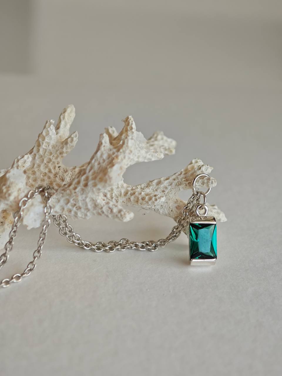 Подвеска с зеленым кварцем