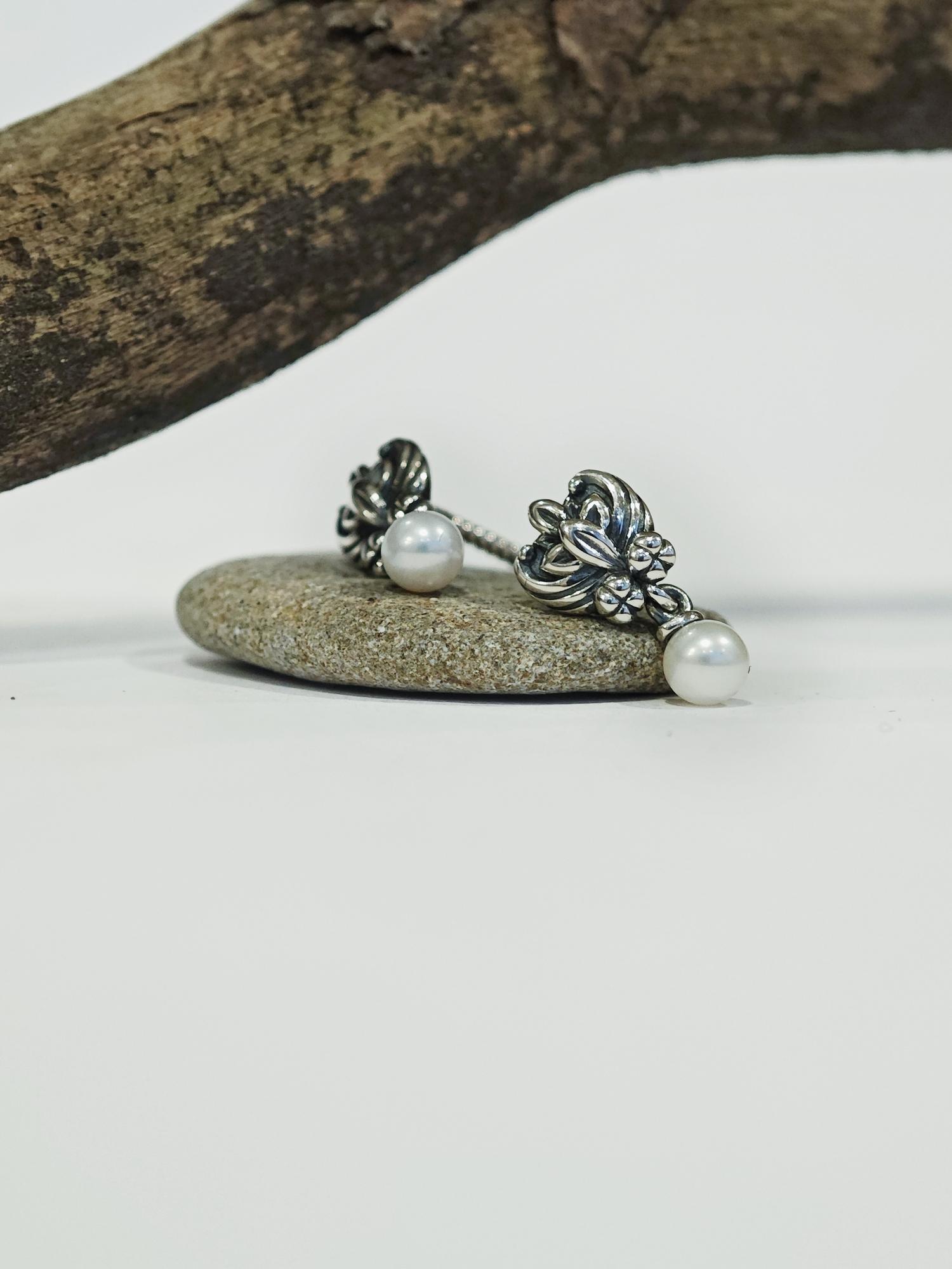 Серьги пусеты с жемчугом