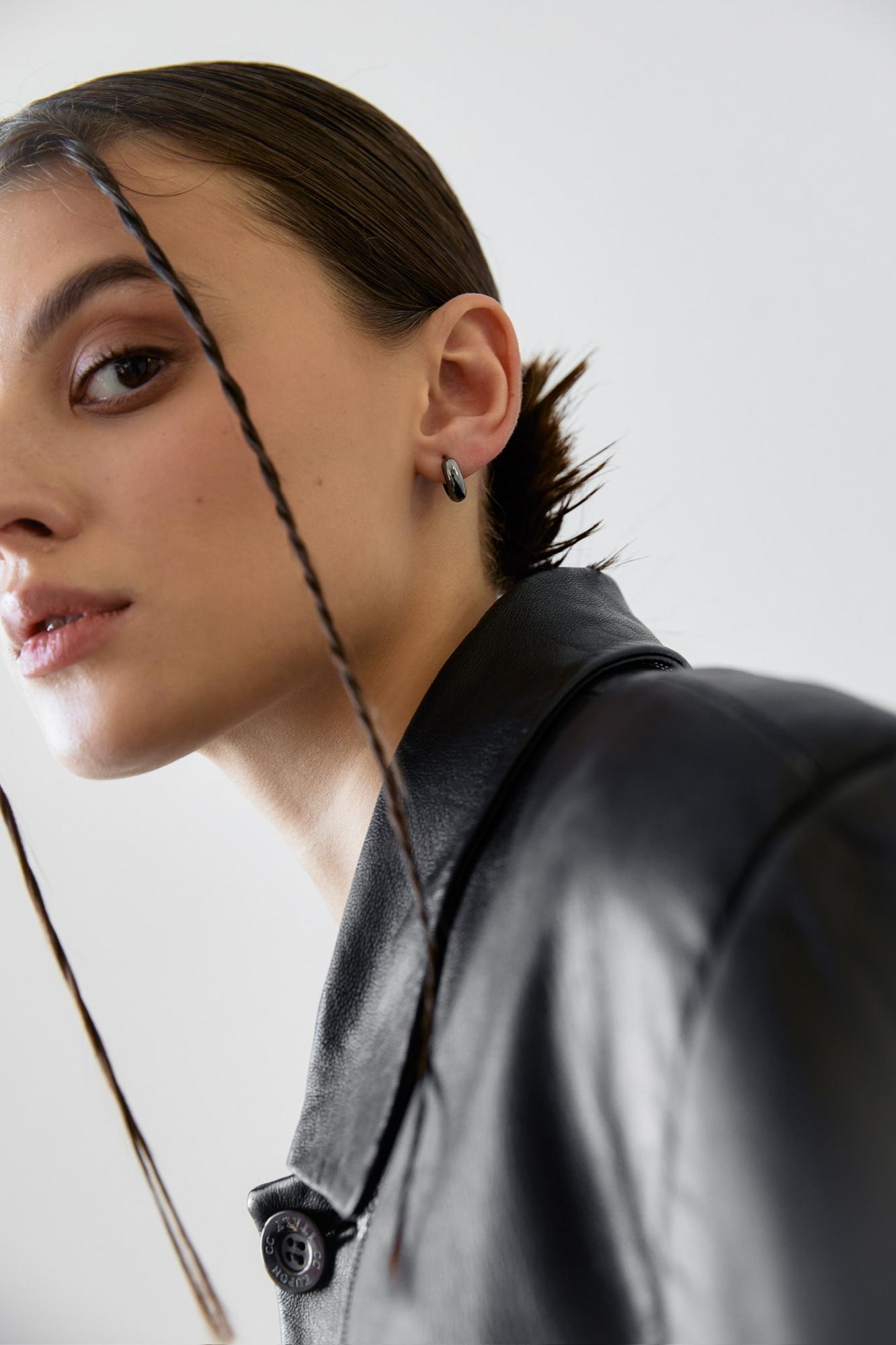 Серебряные серьги-хупы как бублик черные, 15 мм