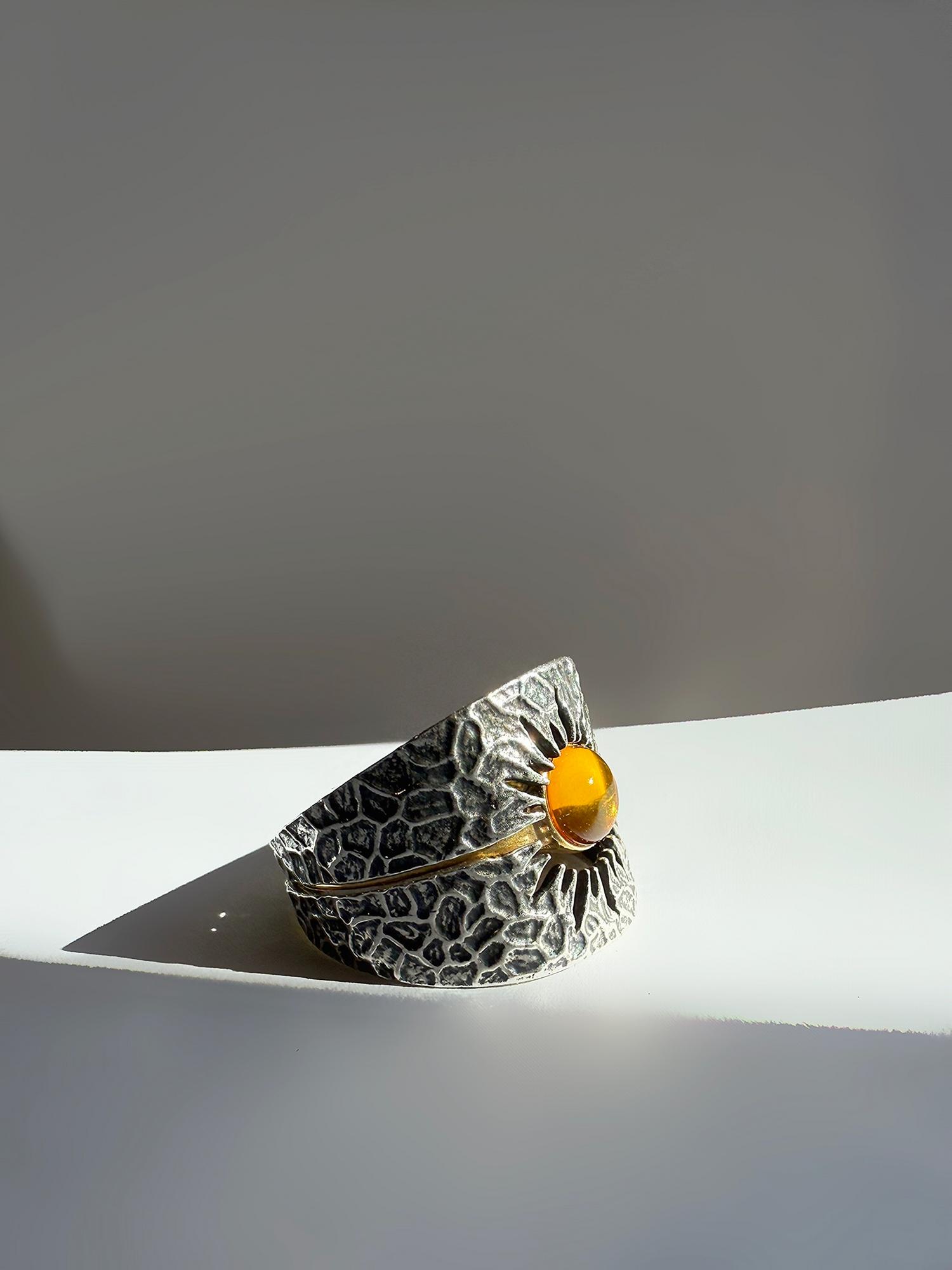 Кольцо серебряное с янтарём из трех частей